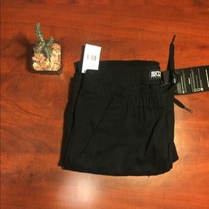 Men’s slim-fitting chino joggers